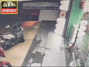 CCTV फुटेज में रेणुकास्वामी फार्मेसी से निकलते हुए दिख रहे हैं। वे यहां से अपने टू-व्हीलर से निकले थे। इसके बाद लापता हो गए।